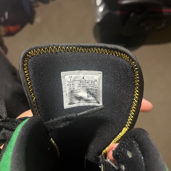 Jordan 1 mid oka land like new - Picture 4 of 9